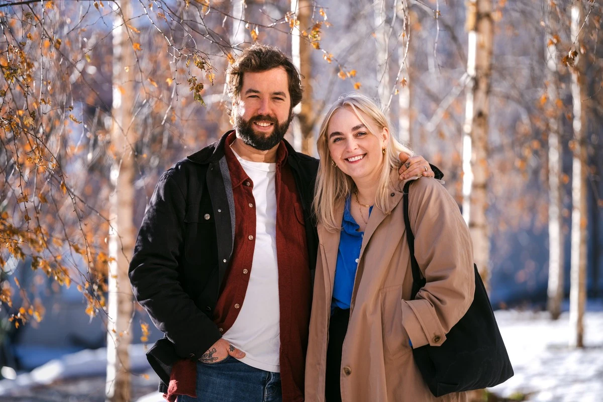 Team, das einen Finanzierungsantrag analysiert